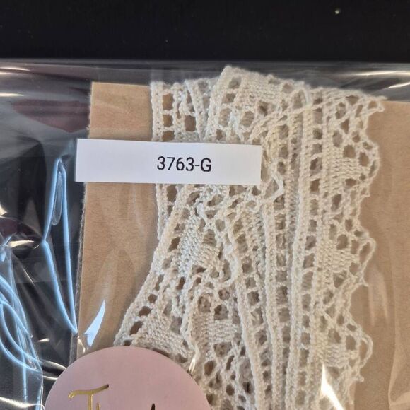 Lace, Vintage Ivory Cotton Crocheted Cluny Edging 3/4" wide x 1.5 yds - Picture 3 of 3